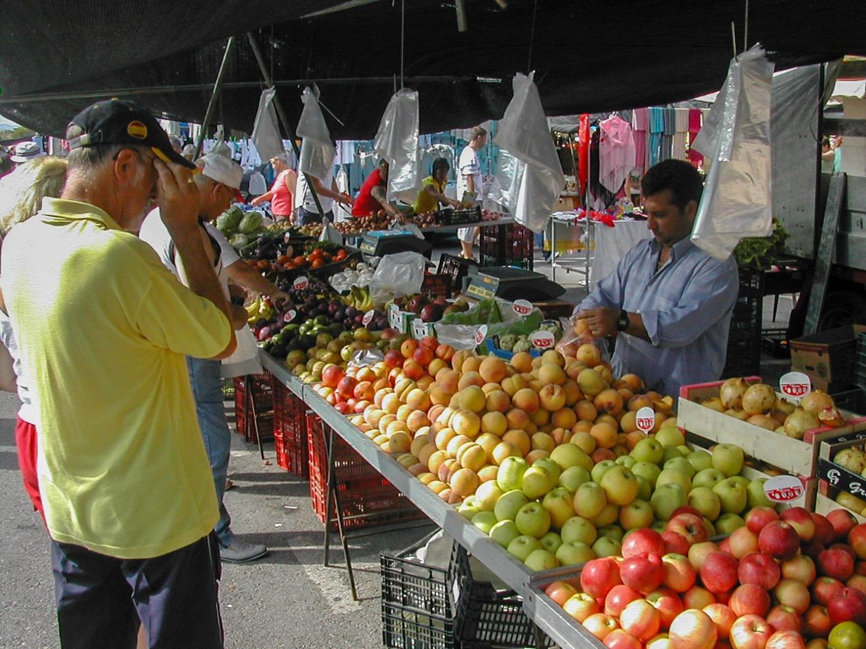 Samstagsmarkt in der Urbanisation La Marina