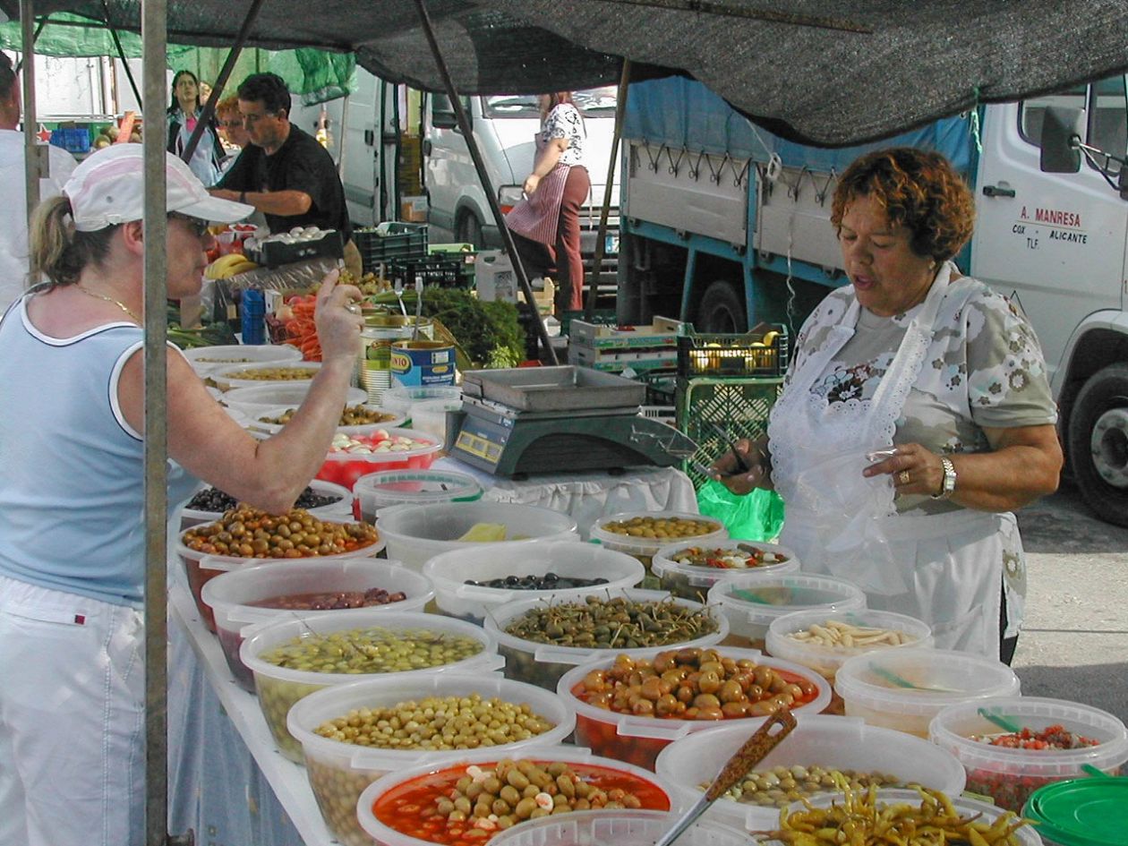 Donnerstagsmarkt in der Urbanisation La Marina